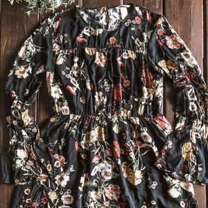 H&M Women’s Floral Bell Sleeved Dress, sz Small